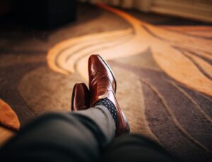 Leia mais sobre o artigo 4 tipos de sapatos que todo homem elegante deve possuir
