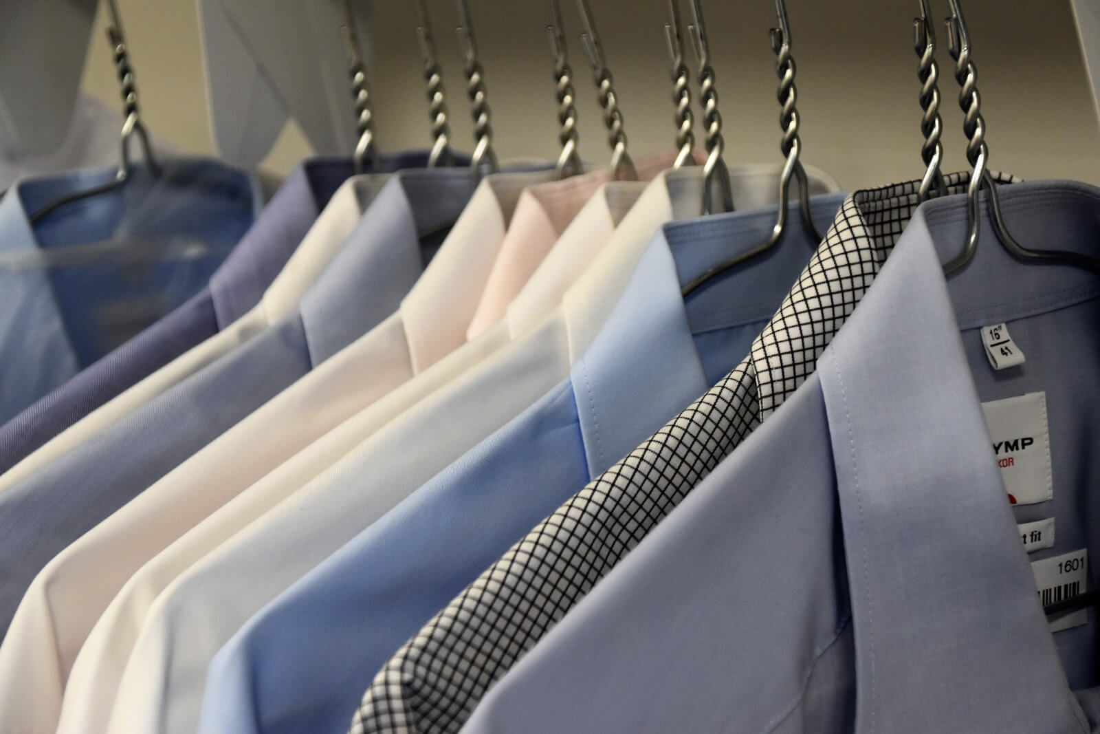 No momento, você está visualizando Como criar um guarda-roupa masculino básico e elegante