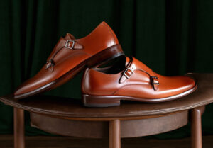 Leia mais sobre o artigo Monkstrap: história, como usar e looks