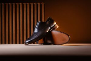 Leia mais sobre o artigo Sapatos com sola de couro ou de borracha: qual escolher e como combinar