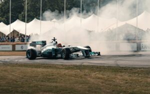 Leia mais sobre o artigo Lifestyle na F1: o universo de luxo, velocidade e conexões por trás das pistas