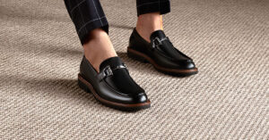 Leia mais sobre o artigo Tradição e design contemporâneo: conheça o loafer Santoro