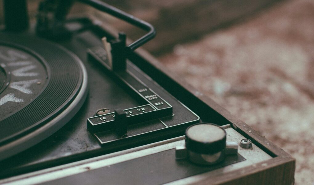 black and gray turntable