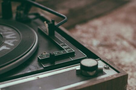 black and gray turntable